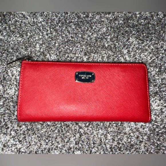 Michael Kors red zipper wallet - Picture 1 of 10